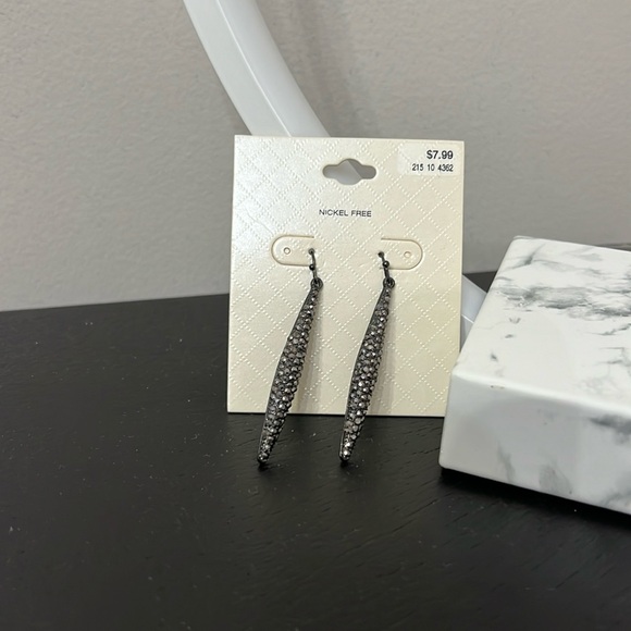 Jewelry - 2” long black sparkly earrings